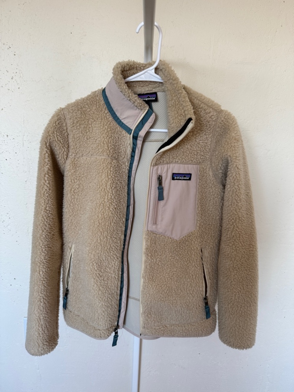 Patagonia Cream Sherpa Fleece Jacket with Teal Trim